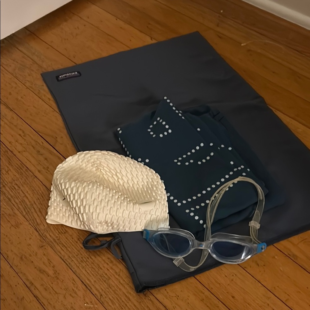 Speedo Swim Cap, microfiber towel + bag and Goggles Set